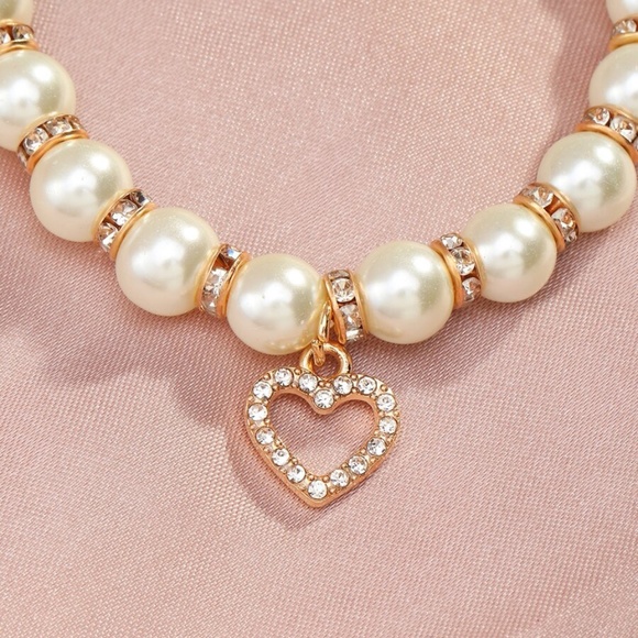 Womens faux pearl and rhinestone accent bracelet with heart charm - Picture 2 of 4
